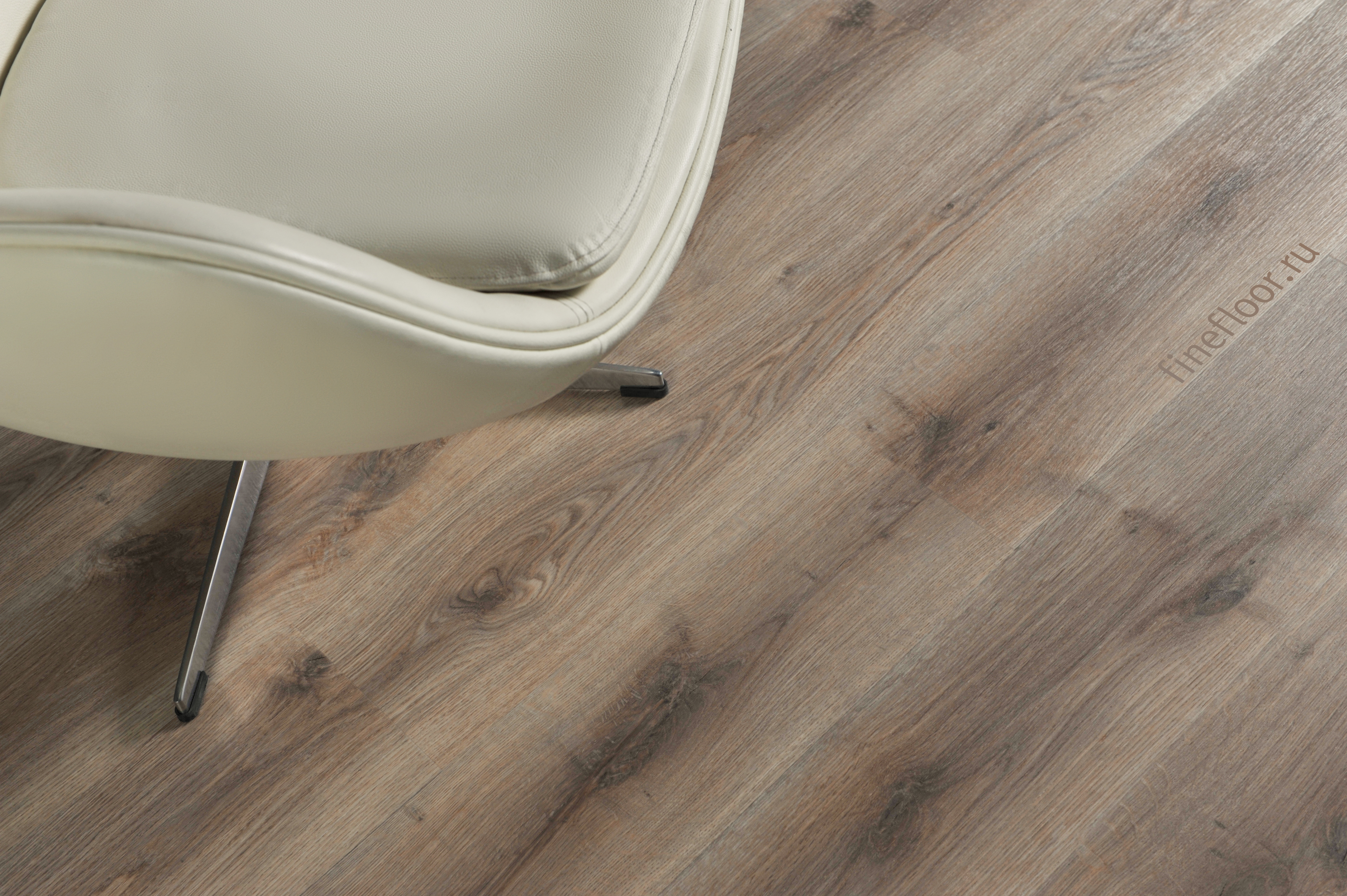 Кварцвиниловая плитка FineFloor замковая Light Дуб Мидфилд FF-1334 1314×190×3,6 фото в интерьере Кварцвиниловая плитка FineFloor замковая Light Дуб Мидфилд FF-1334 1314×190×3,6 фото в интерьере